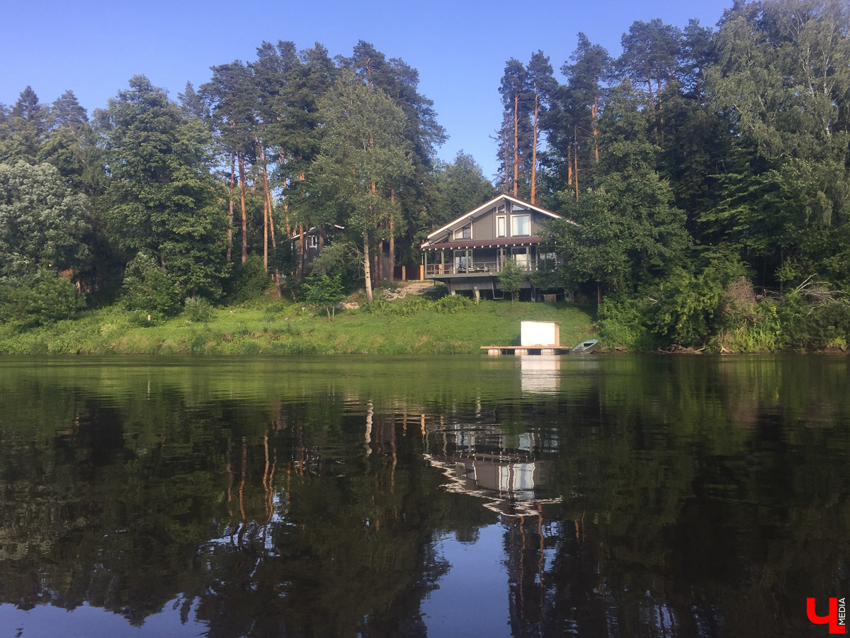 В этом году 4 водоема одобрены всевозможными ведомствами и признаны безопасными. Остальные пляжи в черте или окрестностях города потенциальными местами для отдыха не признаны. Любимые, но дикие — многие из них мы собрали в рамках летнего топа. На случай, когда хочется подзолотиться без похода в воду, отлично подойдет unofficial обзор!
