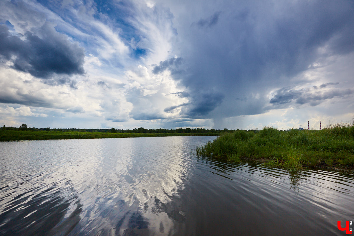 В этом году 4 водоема одобрены всевозможными ведомствами и признаны безопасными. Остальные пляжи в черте или окрестностях города потенциальными местами для отдыха не признаны. Любимые, но дикие — многие из них мы собрали в рамках летнего топа. На случай, когда хочется подзолотиться без похода в воду, отлично подойдет unofficial обзор!