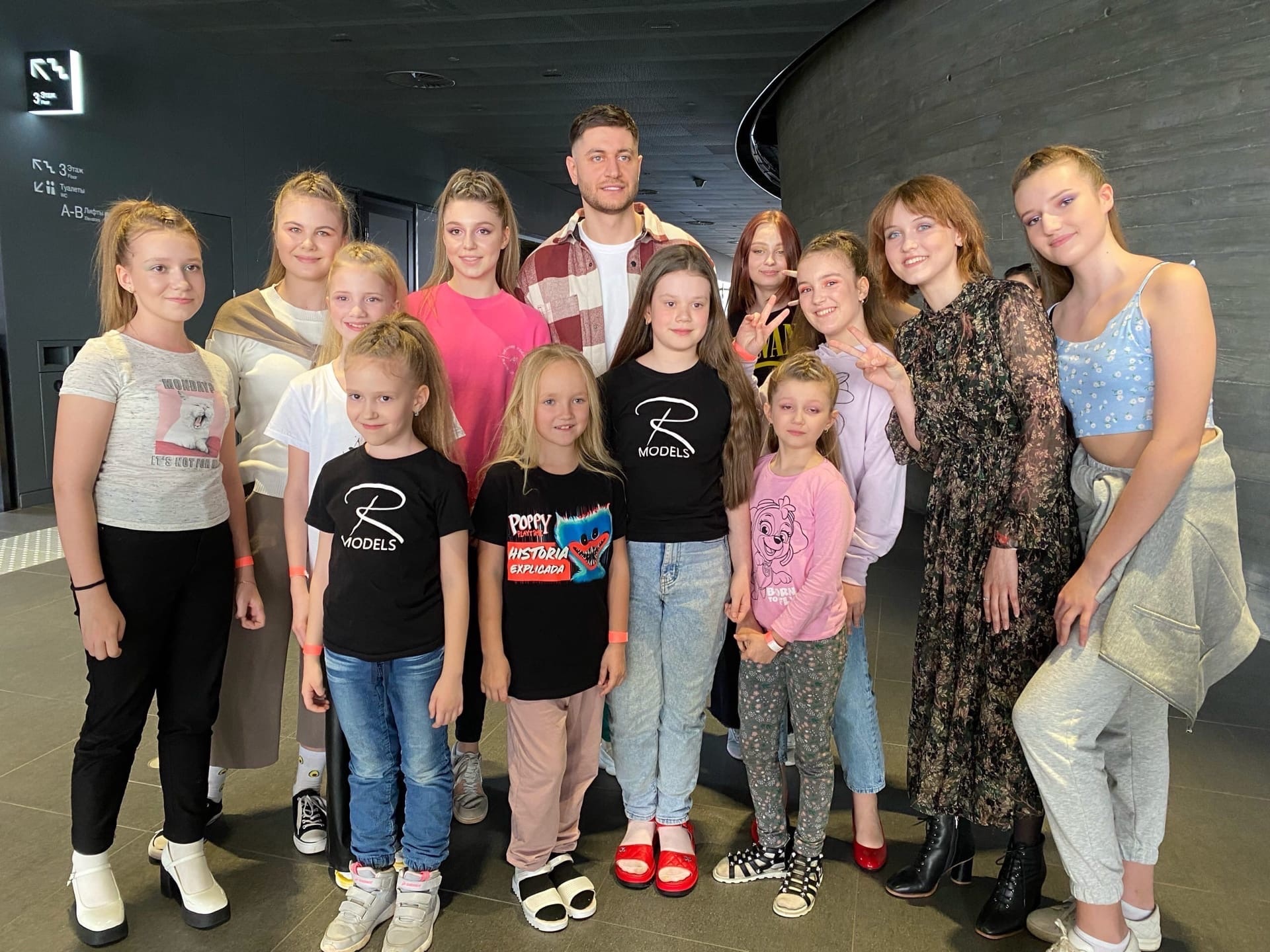 В начале июня в Москве прошло грандиозное фэшн-мероприятие — открытие летнего модного сезона Moscow Fashion Fair, которое завершилось музыкальным party «Muz-News». Владимирские модели из школы дизайнера Натальи Рязановой были в эпицентре событий.