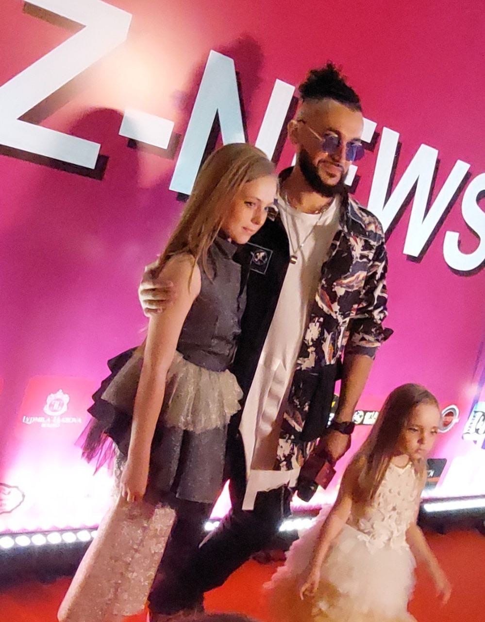 В начале июня в Москве прошло грандиозное фэшн-мероприятие — открытие летнего модного сезона Moscow Fashion Fair, которое завершилось музыкальным party «Muz-News». Владимирские модели из школы дизайнера Натальи Рязановой были в эпицентре событий.