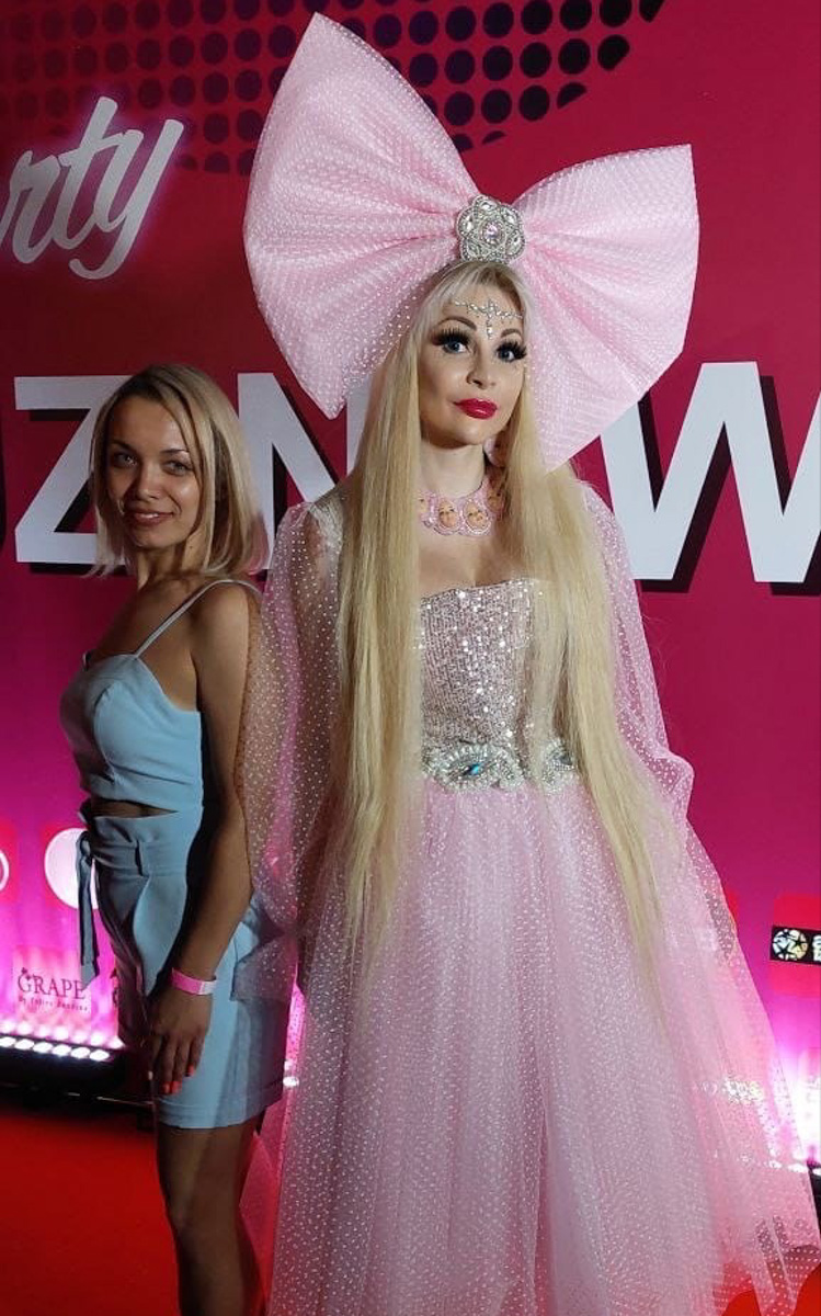 В начале июня в Москве прошло грандиозное фэшн-мероприятие — открытие летнего модного сезона Moscow Fashion Fair, которое завершилось музыкальным party «Muz-News». Владимирские модели из школы дизайнера Натальи Рязановой были в эпицентре событий.