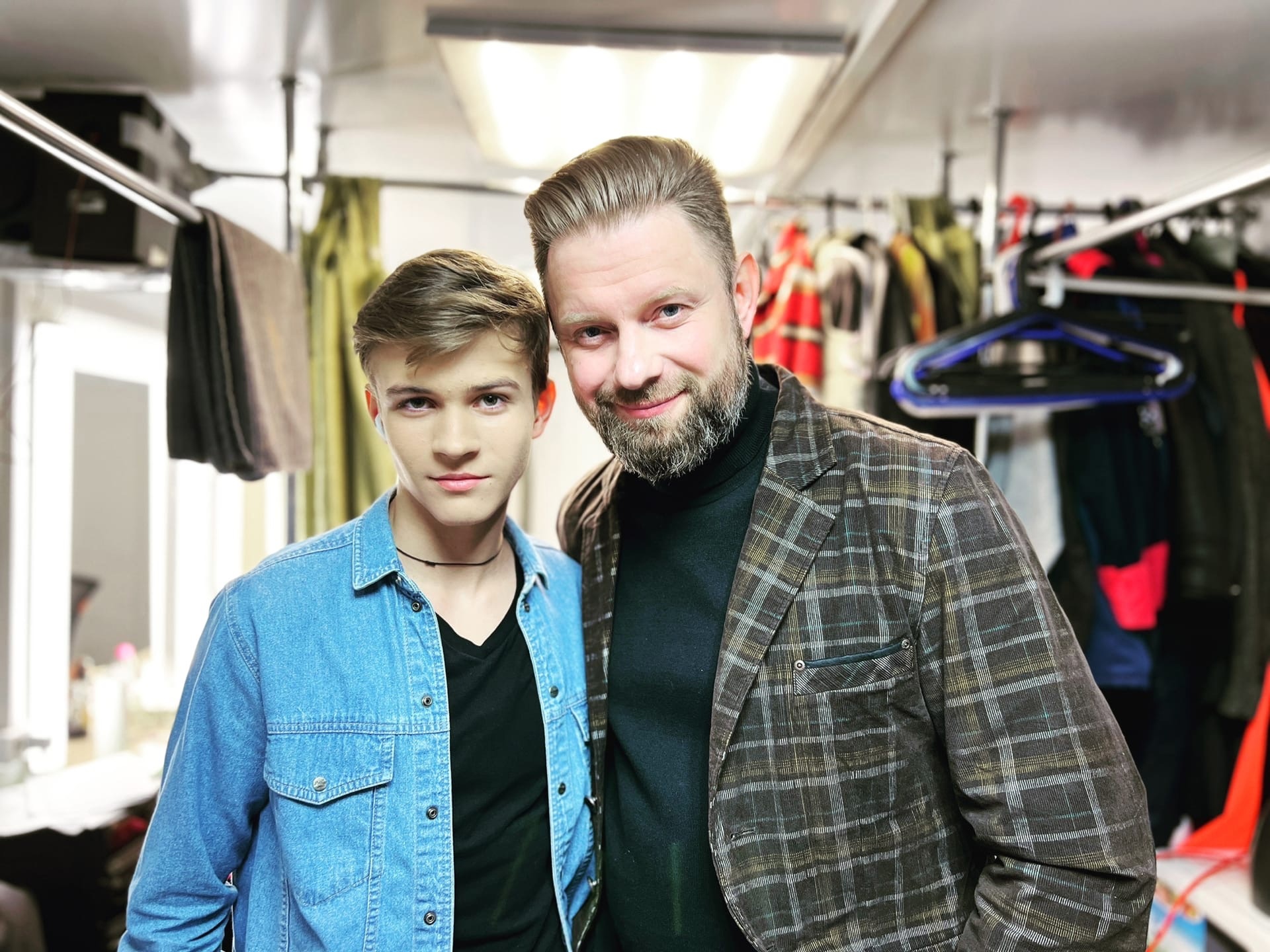 Илья Сорокин получил персональную рекомендацию от Павла Воли, вошел в топ-100 лучших ведущих России по версии «TOP100AWARDS», принял участие в фестивале STANDUP на ТНТ, снялся в нескольких масштабных проектах – среди них сериал «След». Он даже мог стать ведущим шоу «Орел и решка»! О том, как осуществляются мечты и большая сцена становится реальностью, владимирец рассказал в большом интервью для «Ключ-Медиа».