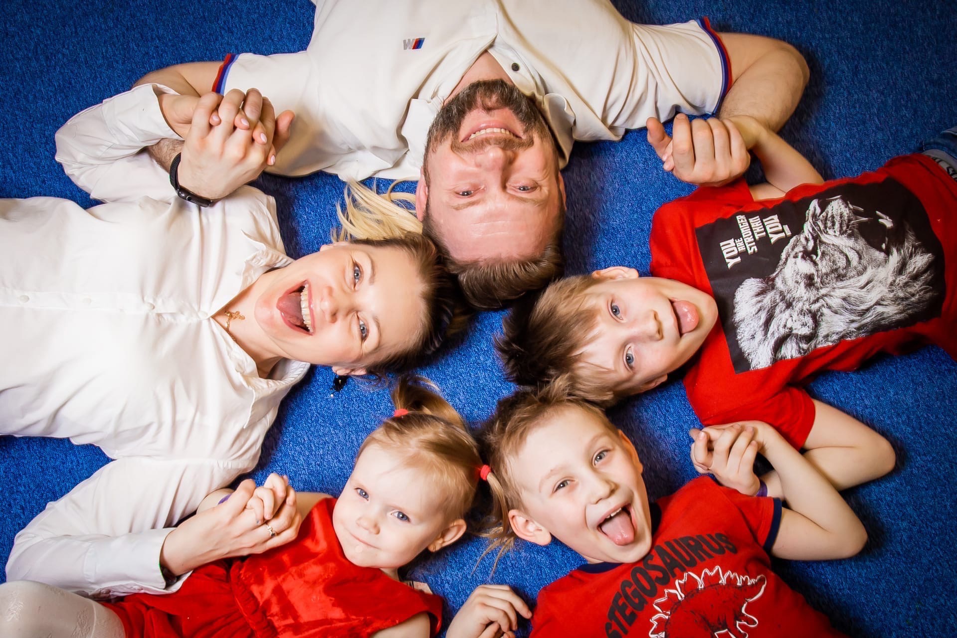 Илья Сорокин получил персональную рекомендацию от Павла Воли, вошел в топ-100 лучших ведущих России по версии «TOP100AWARDS», принял участие в фестивале STANDUP на ТНТ, снялся в нескольких масштабных проектах – среди них сериал «След». Он даже мог стать ведущим шоу «Орел и решка»! О том, как осуществляются мечты и большая сцена становится реальностью, владимирец рассказал в большом интервью для «Ключ-Медиа».