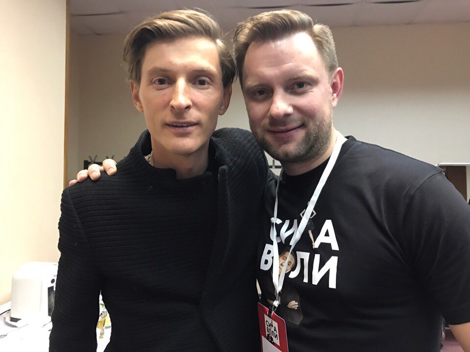 Илья Сорокин получил персональную рекомендацию от Павла Воли, вошел в топ-100 лучших ведущих России по версии «TOP100AWARDS», принял участие в фестивале STANDUP на ТНТ, снялся в нескольких масштабных проектах – среди них сериал «След». Он даже мог стать ведущим шоу «Орел и решка»! О том, как осуществляются мечты и большая сцена становится реальностью, владимирец рассказал в большом интервью для «Ключ-Медиа».