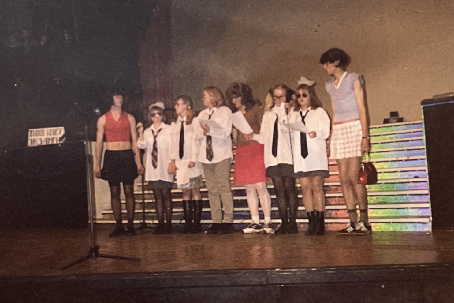 Илья Сорокин получил персональную рекомендацию от Павла Воли, вошел в топ-100 лучших ведущих России по версии «TOP100AWARDS», принял участие в фестивале STANDUP на ТНТ, снялся в нескольких масштабных проектах – среди них сериал «След». Он даже мог стать ведущим шоу «Орел и решка»! О том, как осуществляются мечты и большая сцена становится реальностью, владимирец рассказал в большом интервью для «Ключ-Медиа».