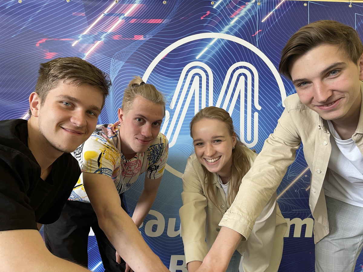 Ресторан быстрого питания «Вкусно — и точка» откроется во Владимире в следующем месяце. Уже известна предварительная дата — 4 июля. Пока двери бывшего McDonald’s закрыты, местные студенты составили свой топ заведений фастфуда в нашем городе. Среди основных критериев — цена, шаговая доступность и, конечно, вкус.