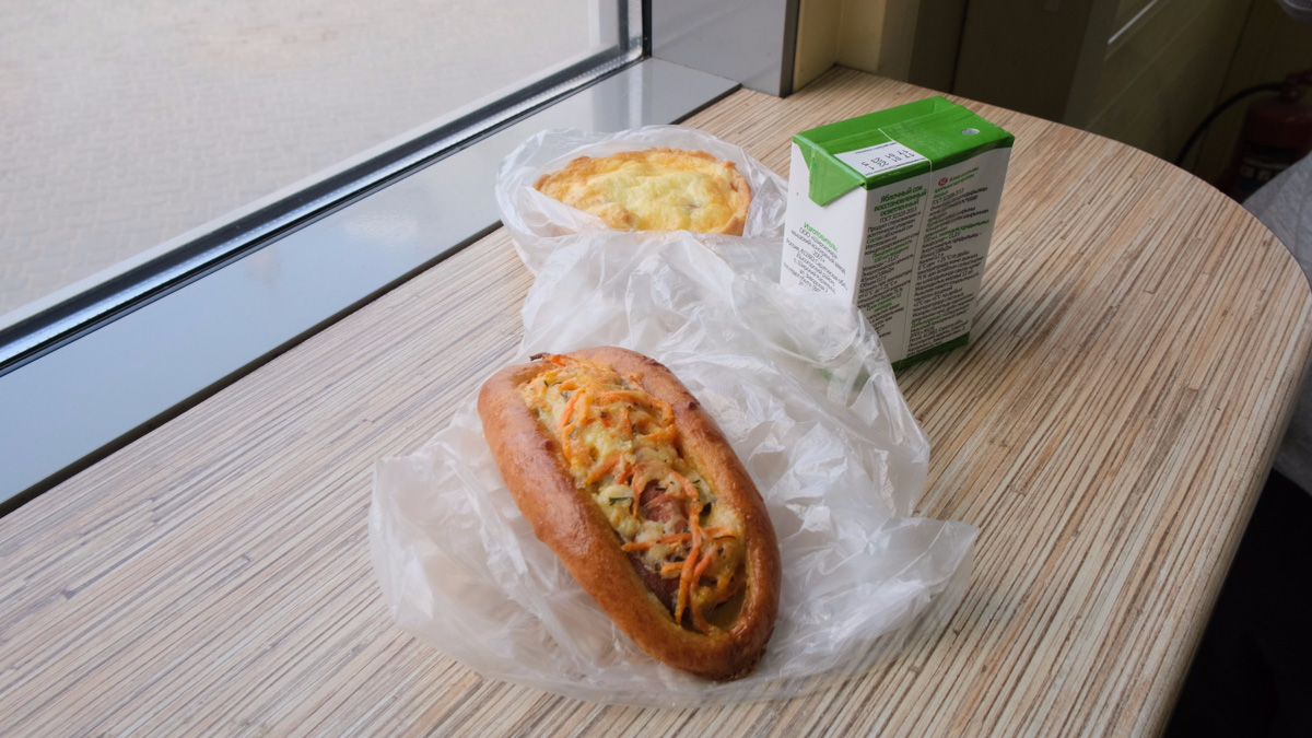 Ресторан быстрого питания «Вкусно — и точка» откроется во Владимире в следующем месяце. Уже известна предварительная дата — 4 июля. Пока двери бывшего McDonald’s закрыты, местные студенты составили свой топ заведений фастфуда в нашем городе. Среди основных критериев — цена, шаговая доступность и, конечно, вкус.