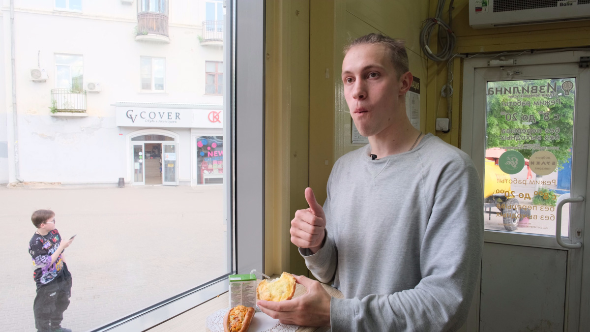 Ресторан быстрого питания «Вкусно — и точка» откроется во Владимире в следующем месяце. Уже известна предварительная дата — 4 июля. Пока двери бывшего McDonald’s закрыты, местные студенты составили свой топ заведений фастфуда в нашем городе. Среди основных критериев — цена, шаговая доступность и, конечно, вкус.