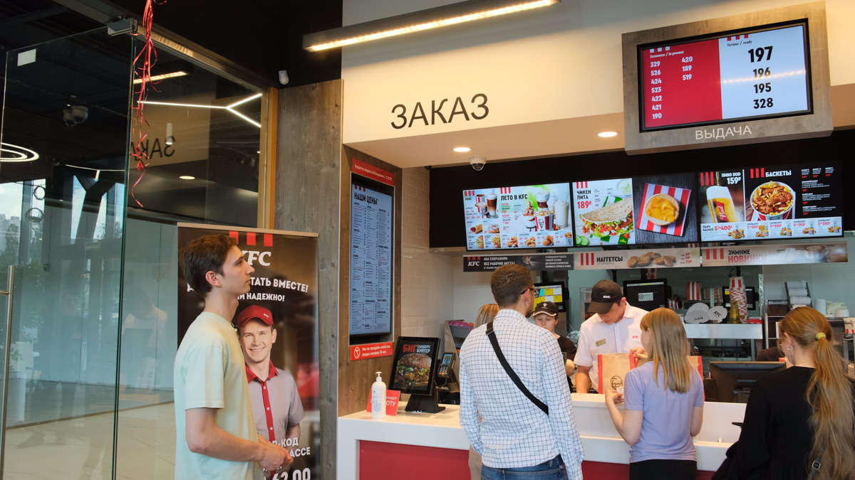 Ресторан быстрого питания «Вкусно — и точка» откроется во Владимире в следующем месяце. Уже известна предварительная дата — 4 июля. Пока двери бывшего McDonald’s закрыты, местные студенты составили свой топ заведений фастфуда в нашем городе. Среди основных критериев — цена, шаговая доступность и, конечно, вкус.