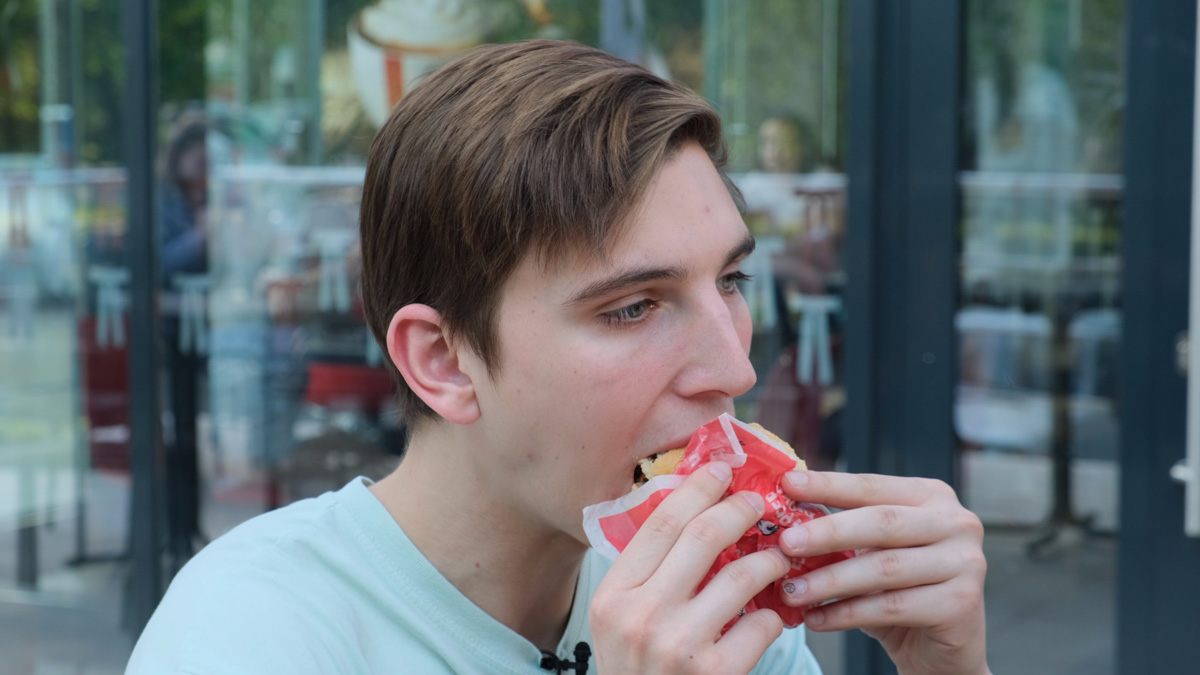 Ресторан быстрого питания «Вкусно — и точка» откроется во Владимире в следующем месяце. Уже известна предварительная дата — 4 июля. Пока двери бывшего McDonald’s закрыты, местные студенты составили свой топ заведений фастфуда в нашем городе. Среди основных критериев — цена, шаговая доступность и, конечно, вкус.