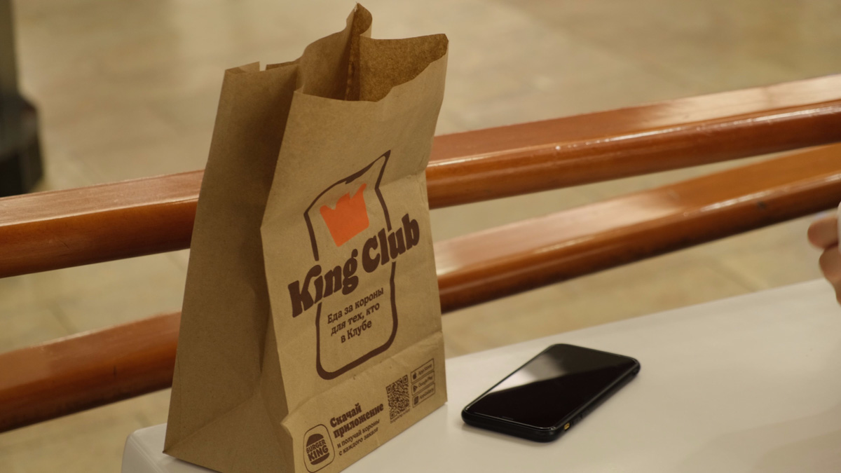 Ресторан быстрого питания «Вкусно — и точка» откроется во Владимире в следующем месяце. Уже известна предварительная дата — 4 июля. Пока двери бывшего McDonald’s закрыты, местные студенты составили свой топ заведений фастфуда в нашем городе. Среди основных критериев — цена, шаговая доступность и, конечно, вкус.