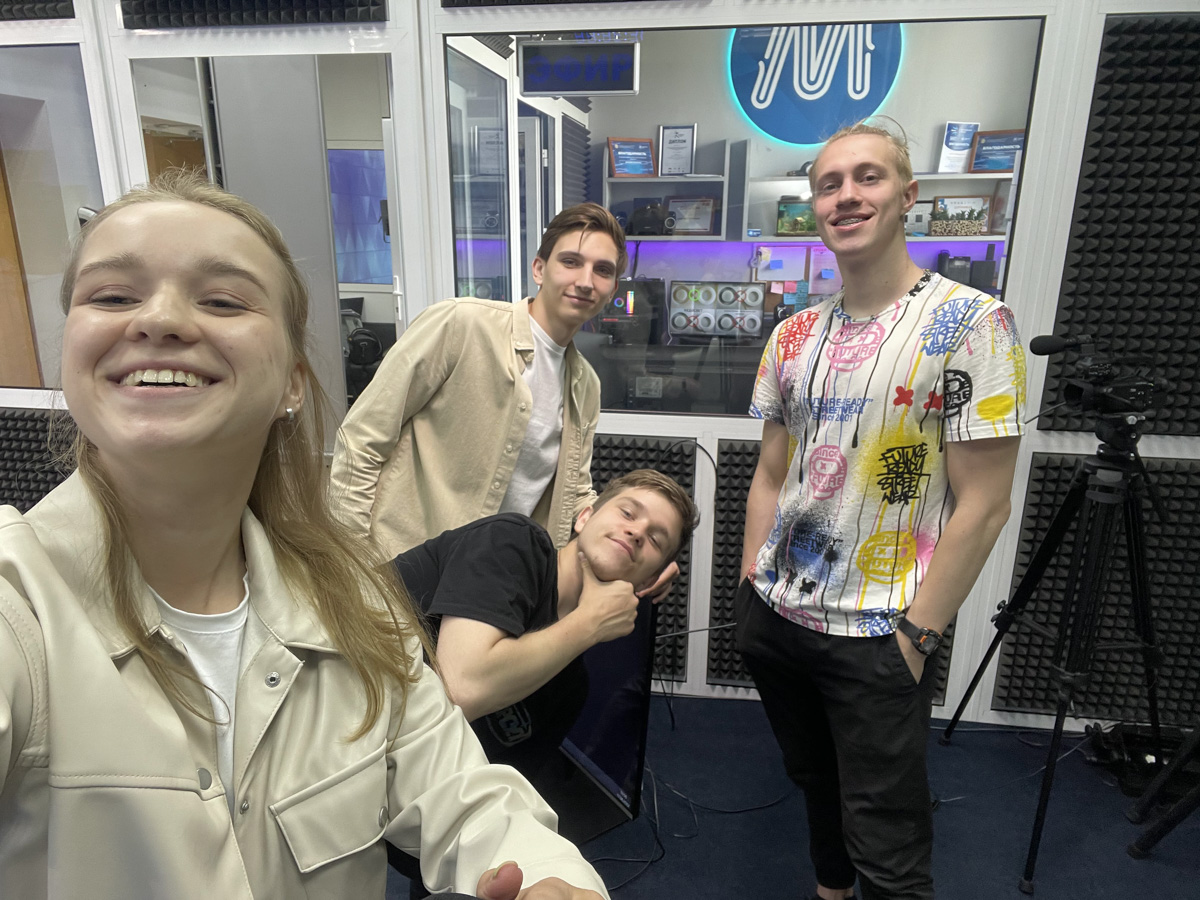 Ресторан быстрого питания «Вкусно — и точка» откроется во Владимире в следующем месяце. Уже известна предварительная дата — 4 июля. Пока двери бывшего McDonald’s закрыты, местные студенты составили свой топ заведений фастфуда в нашем городе. Среди основных критериев — цена, шаговая доступность и, конечно, вкус.