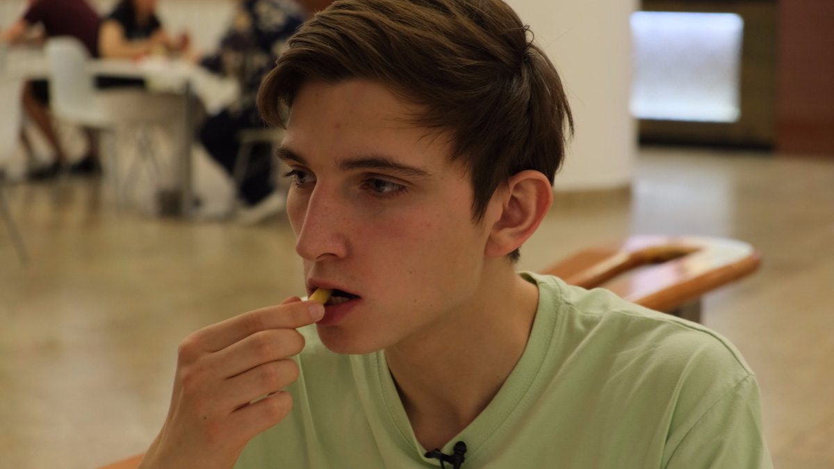 Ресторан быстрого питания «Вкусно — и точка» откроется во Владимире в следующем месяце. Уже известна предварительная дата — 4 июля. Пока двери бывшего McDonald’s закрыты, местные студенты составили свой топ заведений фастфуда в нашем городе. Среди основных критериев — цена, шаговая доступность и, конечно, вкус.