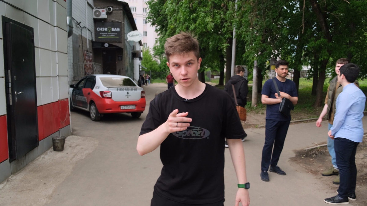 Ресторан быстрого питания «Вкусно — и точка» откроется во Владимире в следующем месяце. Уже известна предварительная дата — 4 июля. Пока двери бывшего McDonald’s закрыты, местные студенты составили свой топ заведений фастфуда в нашем городе. Среди основных критериев — цена, шаговая доступность и, конечно, вкус.