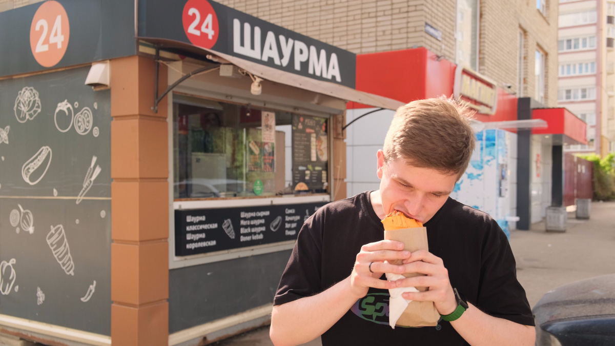 Ресторан быстрого питания «Вкусно — и точка» откроется во Владимире в следующем месяце. Уже известна предварительная дата — 4 июля. Пока двери бывшего McDonald’s закрыты, местные студенты составили свой топ заведений фастфуда в нашем городе. Среди основных критериев — цена, шаговая доступность и, конечно, вкус.