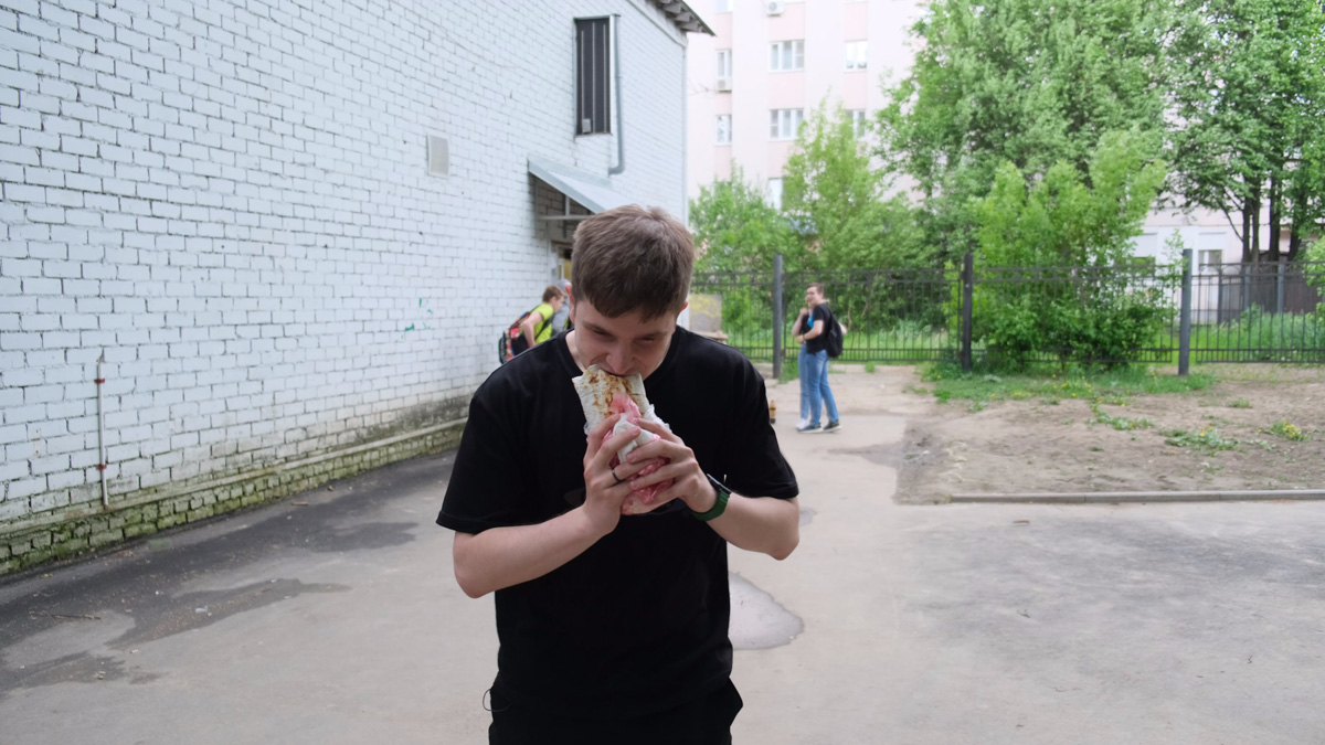 Ресторан быстрого питания «Вкусно — и точка» откроется во Владимире в следующем месяце. Уже известна предварительная дата — 4 июля. Пока двери бывшего McDonald’s закрыты, местные студенты составили свой топ заведений фастфуда в нашем городе. Среди основных критериев — цена, шаговая доступность и, конечно, вкус.