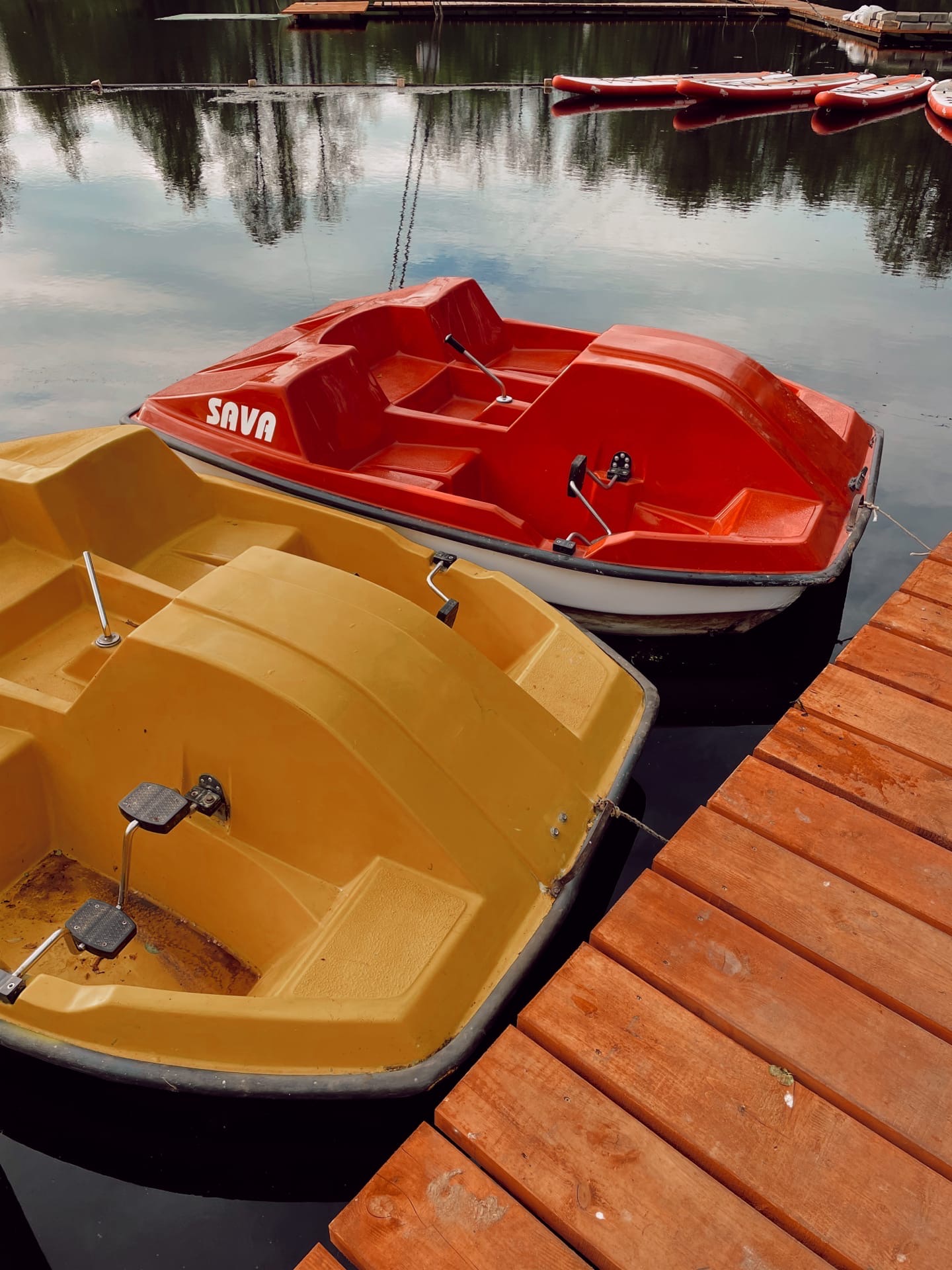 Поехать на море в этом году не получится? Путешествие сорвалось, и настроения отдыхать нет совсем? Яркие фотографии друзей в социальных сетях добавляют тоски? Не время грустить! Лето набирает обороты! А пляжи и водные развлечения можно найти недалеко от дома. «Ключ-Медиа» выяснил, чем заняться, если вы не смогли отправиться на курорт.