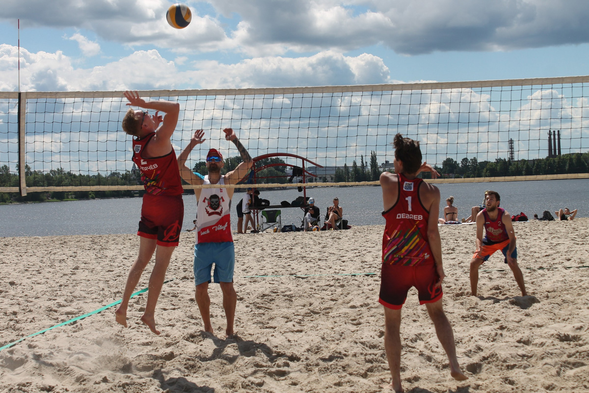 Поехать на море в этом году не получится? Путешествие сорвалось, и настроения отдыхать нет совсем? Яркие фотографии друзей в социальных сетях добавляют тоски? Не время грустить! Лето набирает обороты! А пляжи и водные развлечения можно найти недалеко от дома. «Ключ-Медиа» выяснил, чем заняться, если вы не смогли отправиться на курорт.