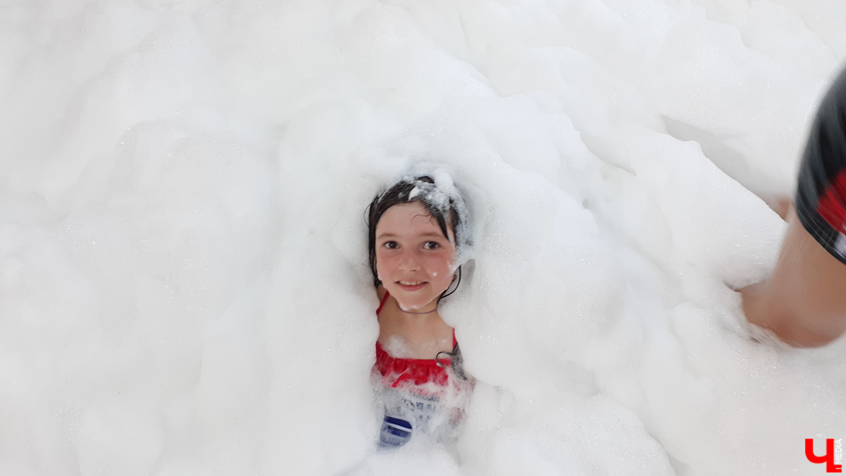 Поехать на море в этом году не получится? Путешествие сорвалось, и настроения отдыхать нет совсем? Яркие фотографии друзей в социальных сетях добавляют тоски? Не время грустить! Лето набирает обороты! А пляжи и водные развлечения можно найти недалеко от дома. «Ключ-Медиа» выяснил, чем заняться, если вы не смогли отправиться на курорт.