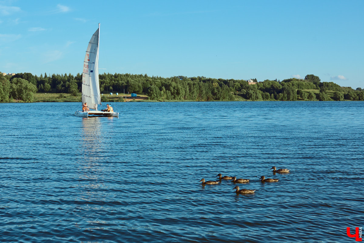 Поехать на море в этом году не получится? Путешествие сорвалось, и настроения отдыхать нет совсем? Яркие фотографии друзей в социальных сетях добавляют тоски? Не время грустить! Лето набирает обороты! А пляжи и водные развлечения можно найти недалеко от дома. «Ключ-Медиа» выяснил, чем заняться, если вы не смогли отправиться на курорт.