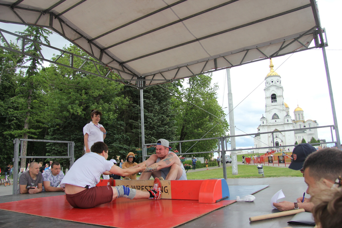 Минувший уик-энд пролетел незаметно, но мы хотим ненадолго окунуться в его атмосферу снова. Ведь в выходные прошли довольно громкие события. Именно о них сейчас и вспомним.