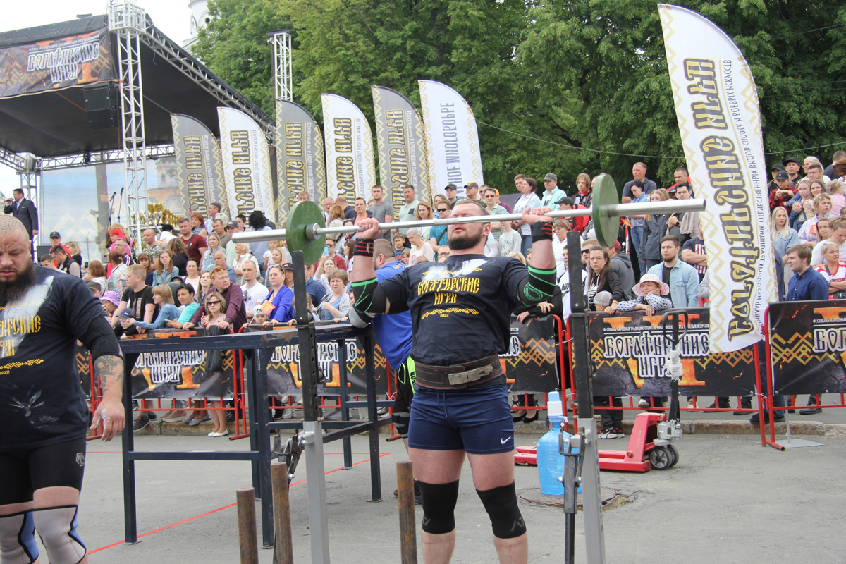 Минувший уик-энд пролетел незаметно, но мы хотим ненадолго окунуться в его атмосферу снова. Ведь в выходные прошли довольно громкие события. Именно о них сейчас и вспомним.