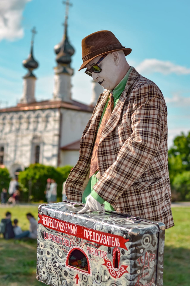 Минувший уик-энд пролетел незаметно, но мы хотим ненадолго окунуться в его атмосферу снова. Ведь в выходные прошли довольно громкие события. Именно о них сейчас и вспомним.