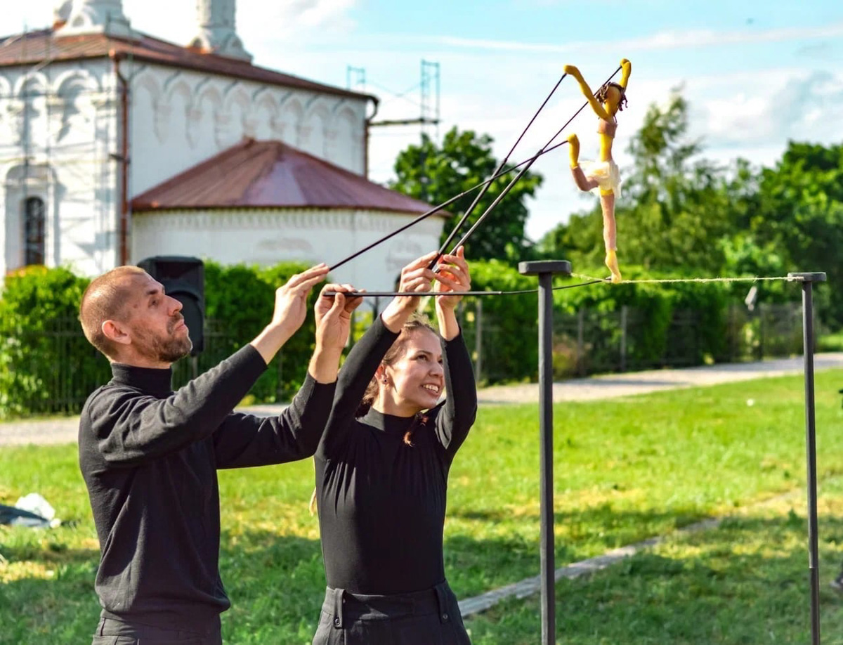 Минувший уик-энд пролетел незаметно, но мы хотим ненадолго окунуться в его атмосферу снова. Ведь в выходные прошли довольно громкие события. Именно о них сейчас и вспомним.