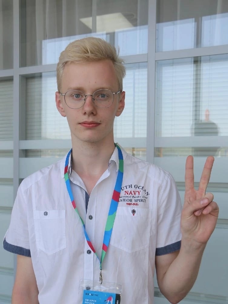 Пора нам с вами познакомиться с владимирскими стобалльниками! О подготовке к «главному событию» в жизни каждого школьника, о поддержке друзей и родителей, о собственных ожиданиях и планах на будущее отличники учебы рассказали «Ключ-Медиа».