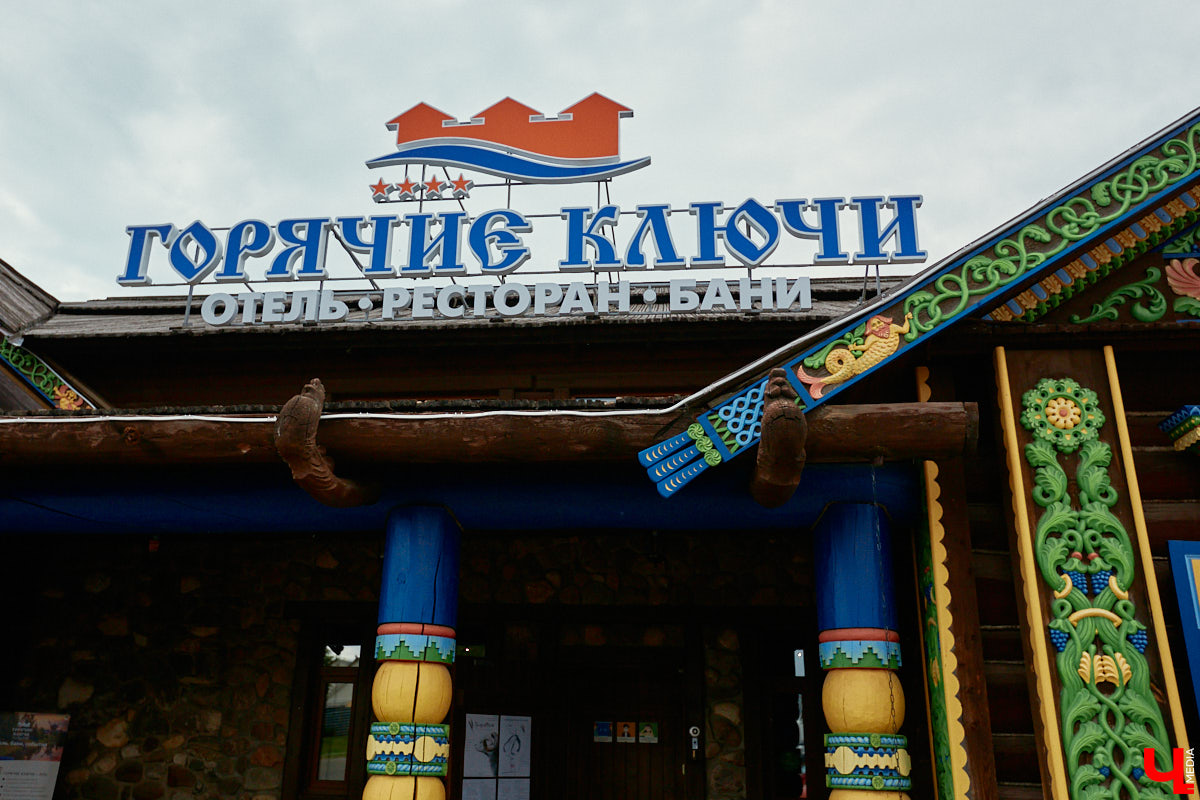 «Спорим, столько прях и   прялок в   одном месте вы   не   видели ни   разу»,   — заявила организатор «ПряхаФеста-2022» Ольга Журавлева. Единственный в   России фестиваль стал международной площадкой для увлеченных «теплым ремеслом» в   его современном прочтении. Обязательно оцените дефиле моделей в   одежде из   шерсти животных. Ну   и, конечно, талант мастериц.