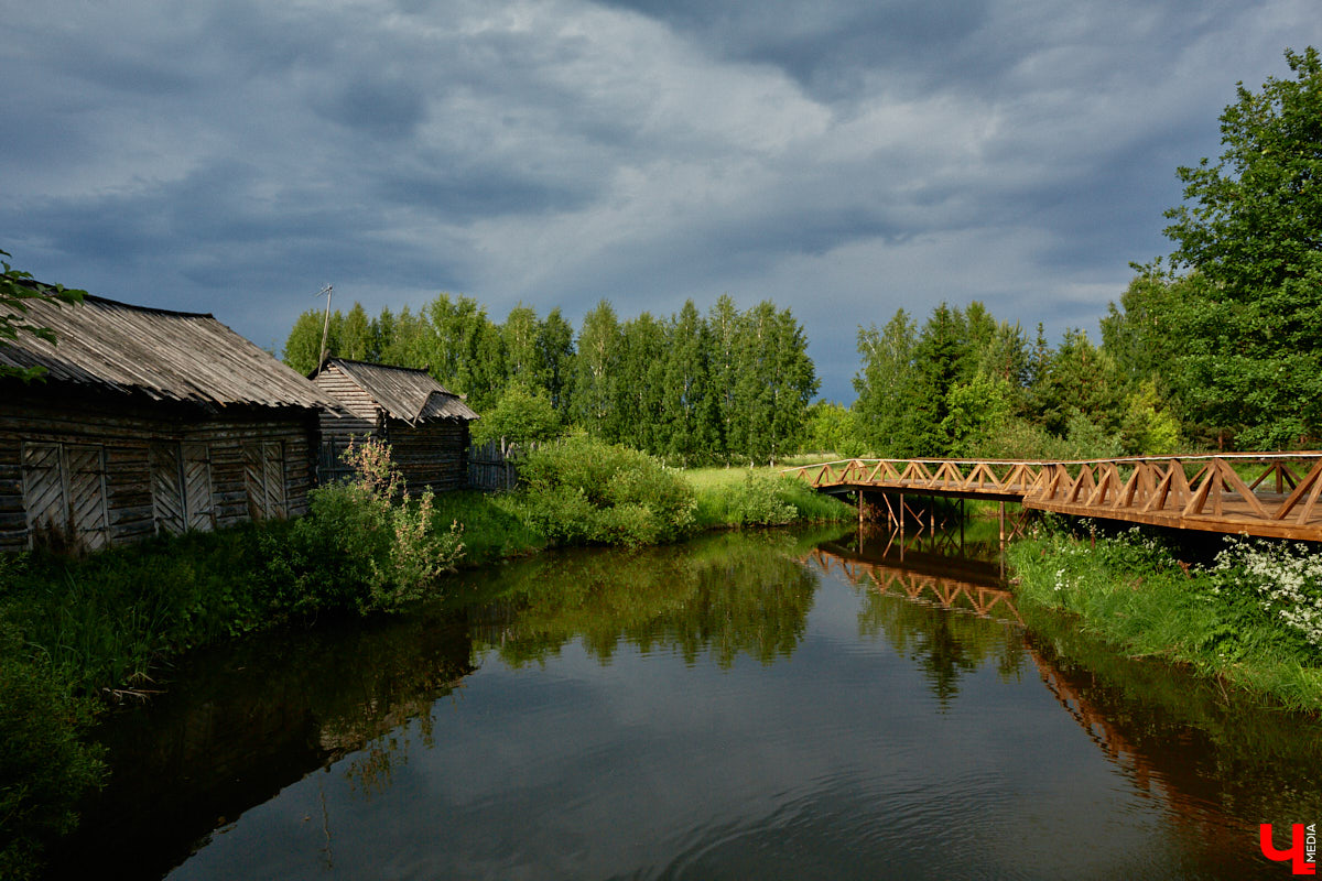 «Спорим, столько прях и   прялок в   одном месте вы   не   видели ни   разу»,   — заявила организатор «ПряхаФеста-2022» Ольга Журавлева. Единственный в   России фестиваль стал международной площадкой для увлеченных «теплым ремеслом» в   его современном прочтении. Обязательно оцените дефиле моделей в   одежде из   шерсти животных. Ну   и, конечно, талант мастериц.