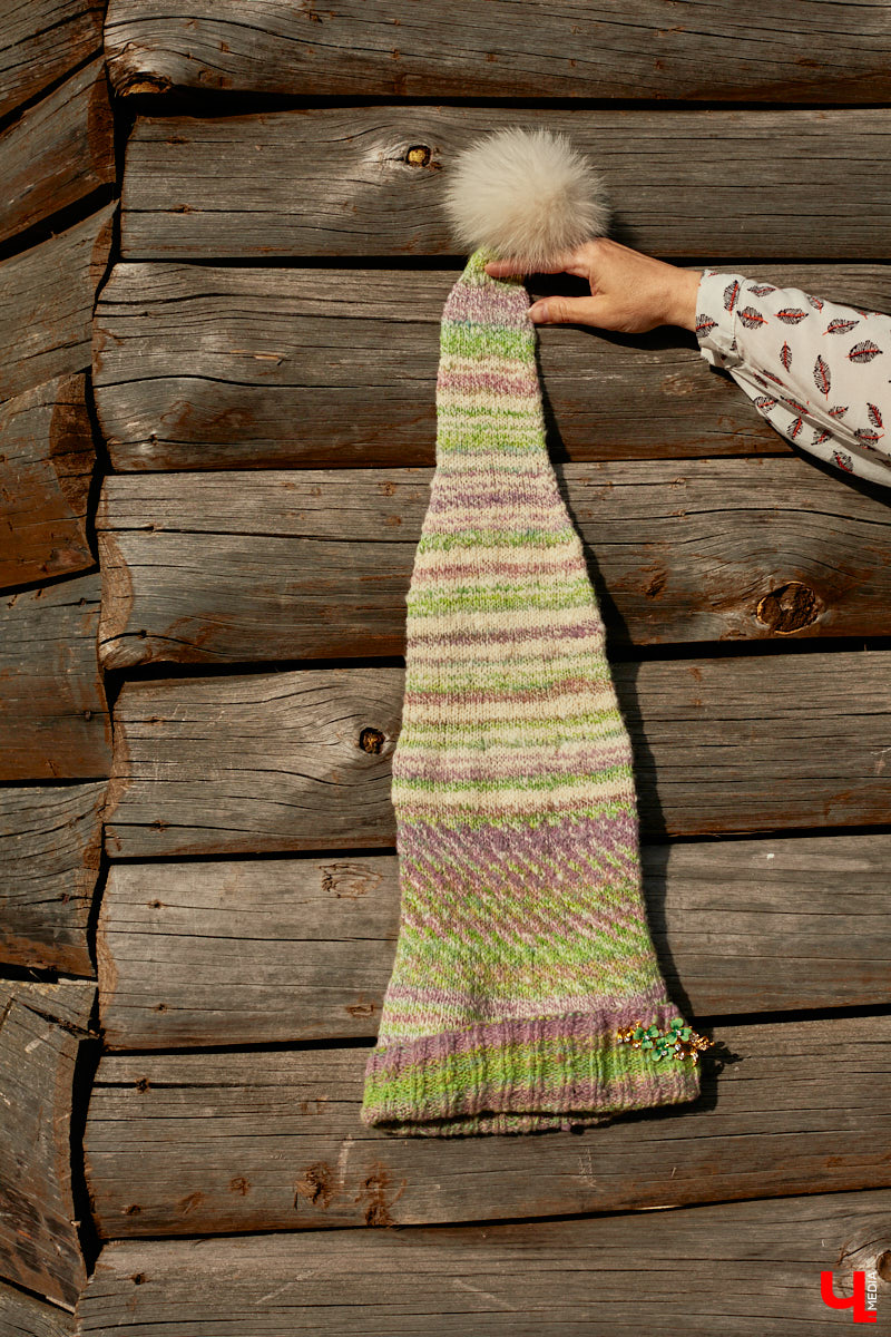 «Спорим, столько прях и   прялок в   одном месте вы   не   видели ни   разу»,   — заявила организатор «ПряхаФеста-2022» Ольга Журавлева. Единственный в   России фестиваль стал международной площадкой для увлеченных «теплым ремеслом» в   его современном прочтении. Обязательно оцените дефиле моделей в   одежде из   шерсти животных. Ну   и, конечно, талант мастериц.