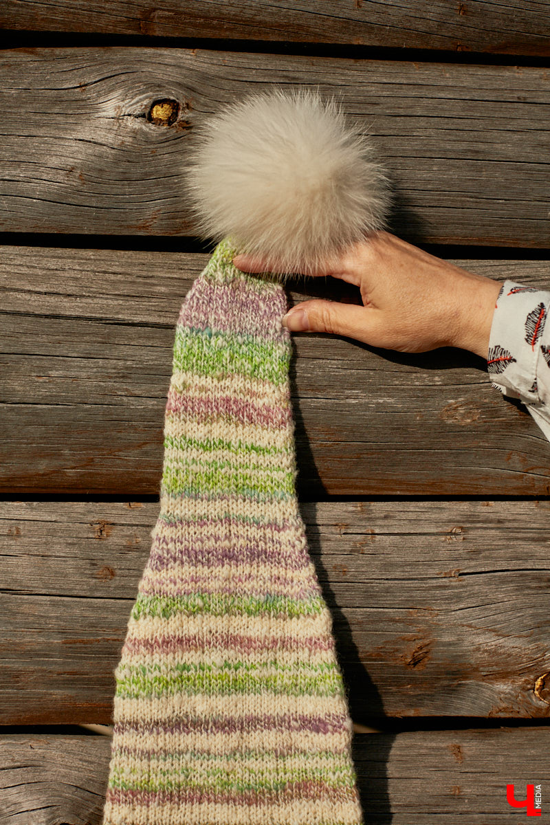 «Спорим, столько прях и   прялок в   одном месте вы   не   видели ни   разу»,   — заявила организатор «ПряхаФеста-2022» Ольга Журавлева. Единственный в   России фестиваль стал международной площадкой для увлеченных «теплым ремеслом» в   его современном прочтении. Обязательно оцените дефиле моделей в   одежде из   шерсти животных. Ну   и, конечно, талант мастериц.