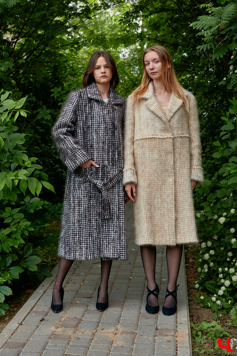 «Спорим, столько прях и   прялок в   одном месте вы   не   видели ни   разу»,   — заявила организатор «ПряхаФеста-2022» Ольга Журавлева. Единственный в   России фестиваль стал международной площадкой для увлеченных «теплым ремеслом» в   его современном прочтении. Обязательно оцените дефиле моделей в   одежде из   шерсти животных. Ну   и, конечно, талант мастериц.