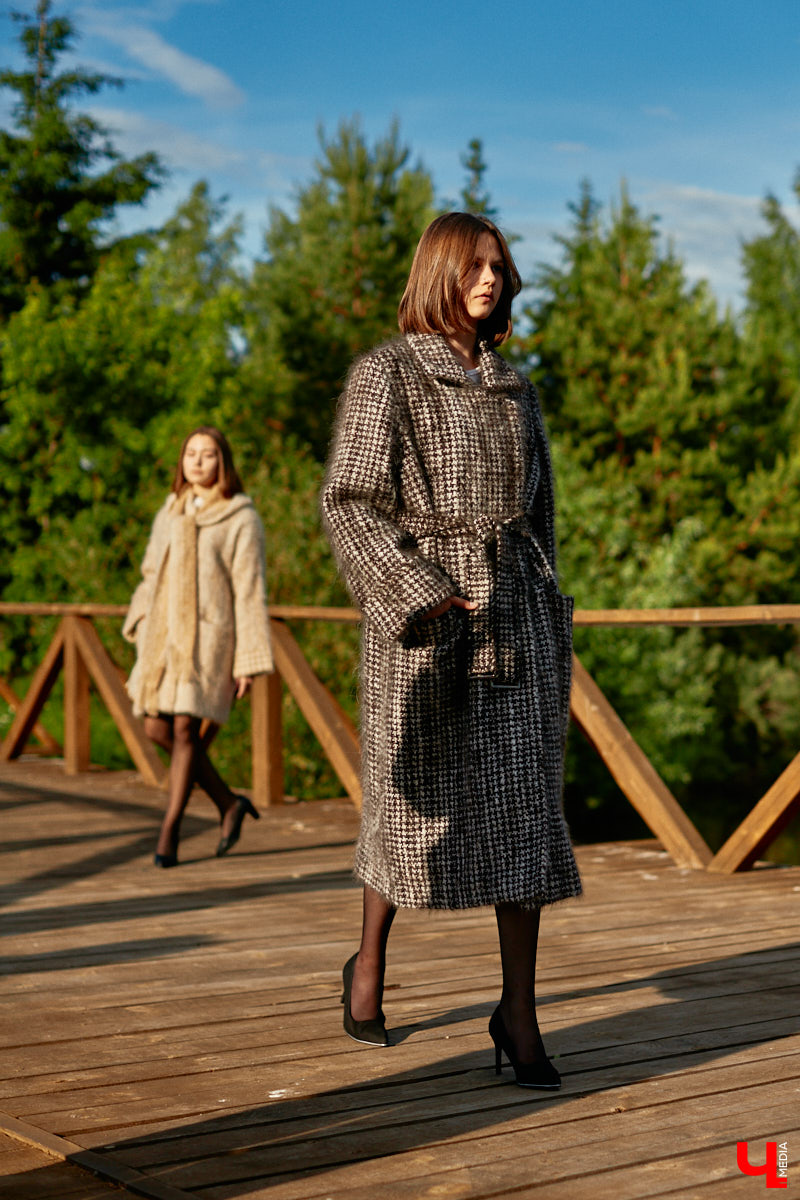 «Спорим, столько прях и   прялок в   одном месте вы   не   видели ни   разу»,   — заявила организатор «ПряхаФеста-2022» Ольга Журавлева. Единственный в   России фестиваль стал международной площадкой для увлеченных «теплым ремеслом» в   его современном прочтении. Обязательно оцените дефиле моделей в   одежде из   шерсти животных. Ну   и, конечно, талант мастериц.