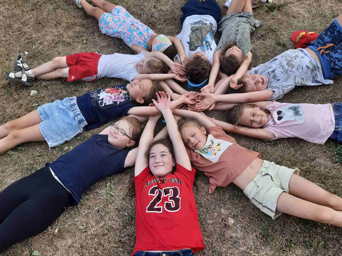 Прогуливаемся по СЦ «Росич» на Тихонравова, посетители которого наращивают мышцы даже в середине буднего дня, и узнаем последние новости проекта. Летний ЗОЖ-лагерь для детей, грядущий спортфестиваль в парке «Дружба» и специальное предложение для «новичков» с бесплатным сеансом массажа – полезных интересностей для горожан «Росич» приготовил немало.