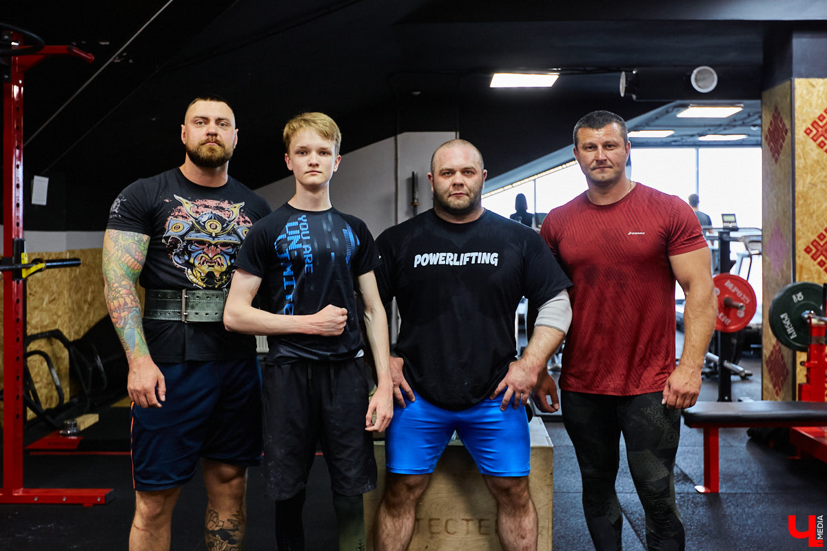 Прогуливаемся по СЦ «Росич» на Тихонравова, посетители которого наращивают мышцы даже в середине буднего дня, и узнаем последние новости проекта. Летний ЗОЖ-лагерь для детей, грядущий спортфестиваль в парке «Дружба» и специальное предложение для «новичков» с бесплатным сеансом массажа – полезных интересностей для горожан «Росич» приготовил немало.