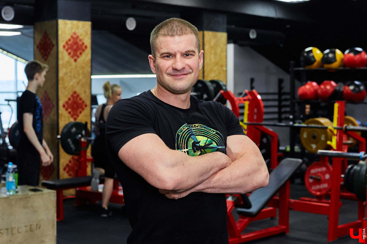 Прогуливаемся по СЦ «Росич» на Тихонравова, посетители которого наращивают мышцы даже в середине буднего дня, и узнаем последние новости проекта. Летний ЗОЖ-лагерь для детей, грядущий спортфестиваль в парке «Дружба» и специальное предложение для «новичков» с бесплатным сеансом массажа – полезных интересностей для горожан «Росич» приготовил немало.