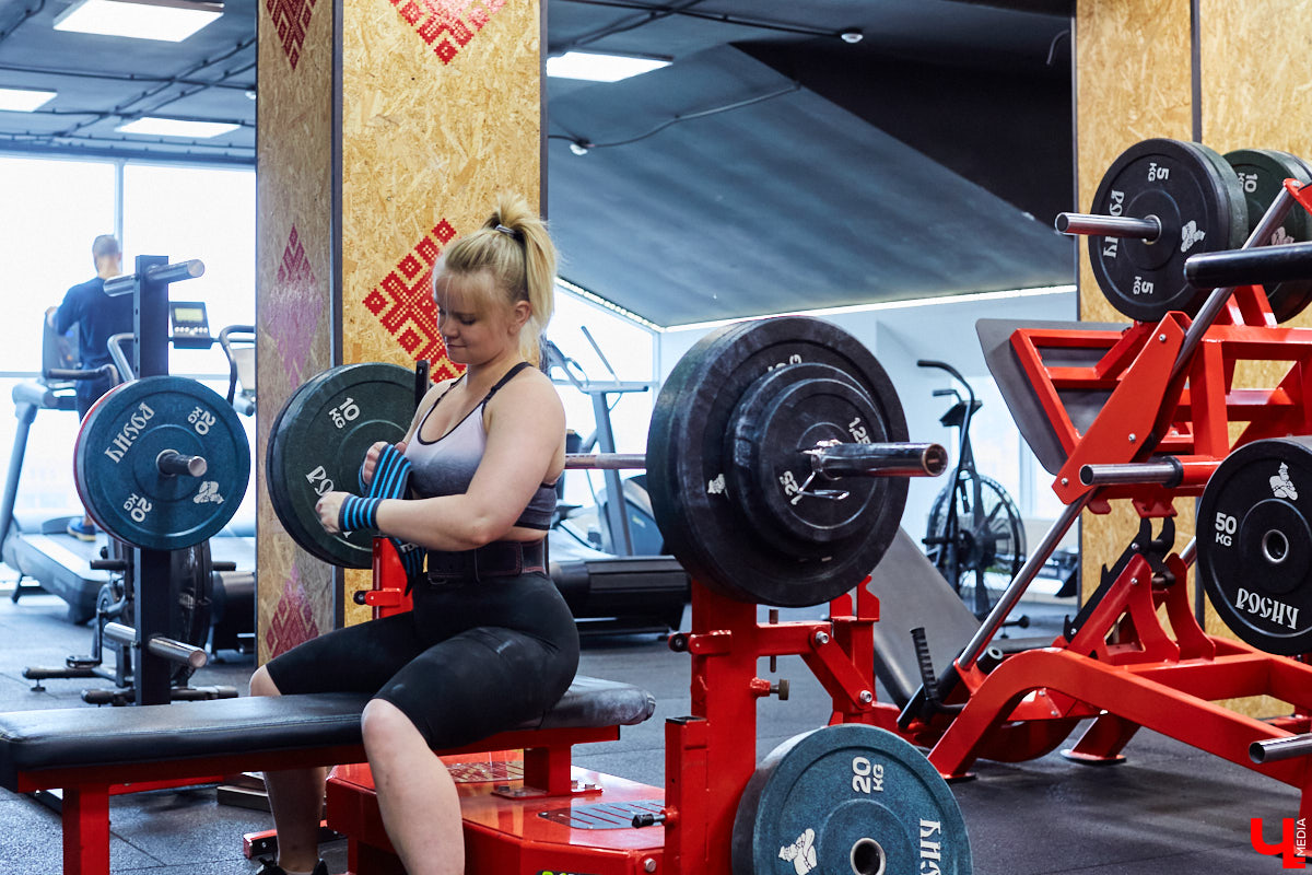 Прогуливаемся по СЦ «Росич» на Тихонравова, посетители которого наращивают мышцы даже в середине буднего дня, и узнаем последние новости проекта. Летний ЗОЖ-лагерь для детей, грядущий спортфестиваль в парке «Дружба» и специальное предложение для «новичков» с бесплатным сеансом массажа – полезных интересностей для горожан «Росич» приготовил немало.