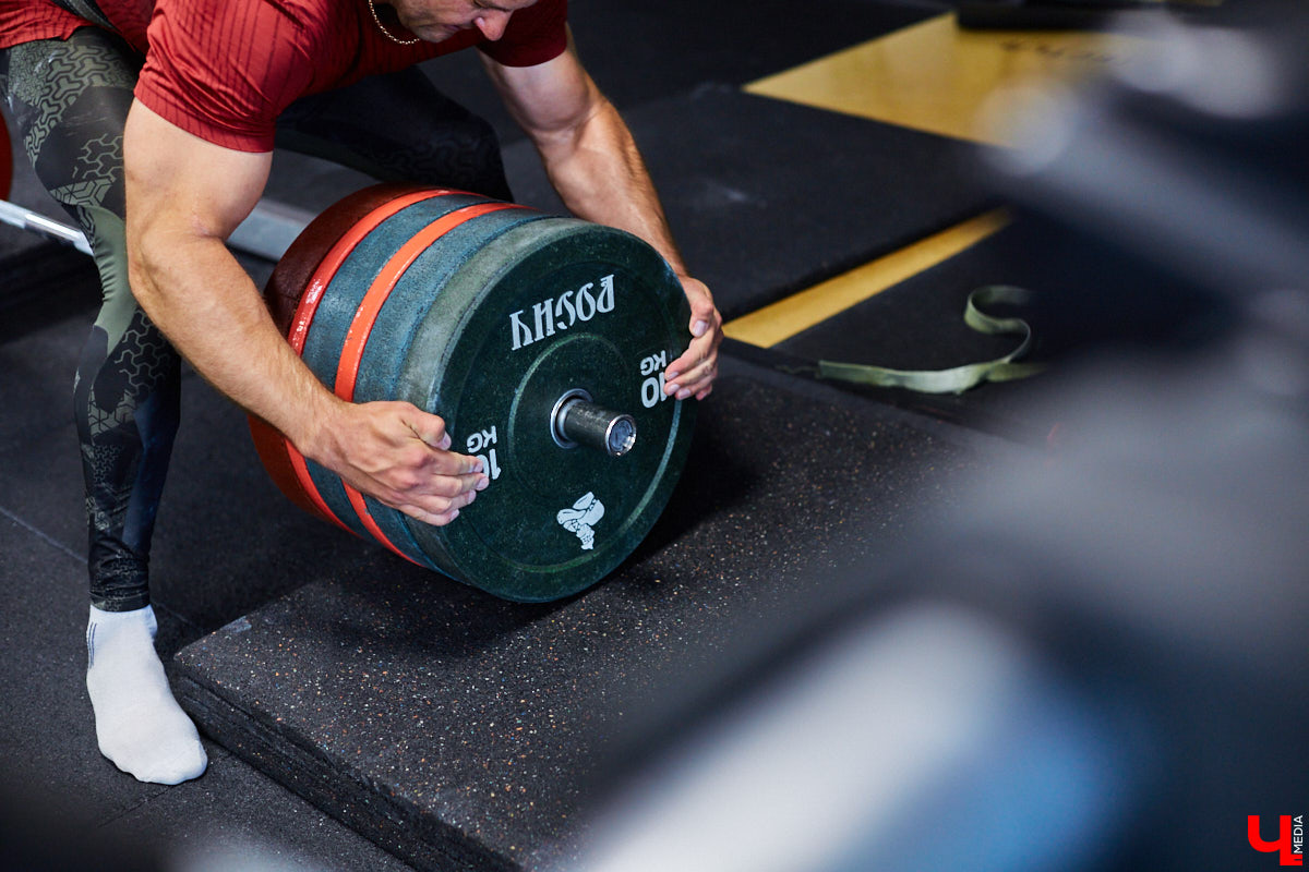 Прогуливаемся по СЦ «Росич» на Тихонравова, посетители которого наращивают мышцы даже в середине буднего дня, и узнаем последние новости проекта. Летний ЗОЖ-лагерь для детей, грядущий спортфестиваль в парке «Дружба» и специальное предложение для «новичков» с бесплатным сеансом массажа – полезных интересностей для горожан «Росич» приготовил немало.