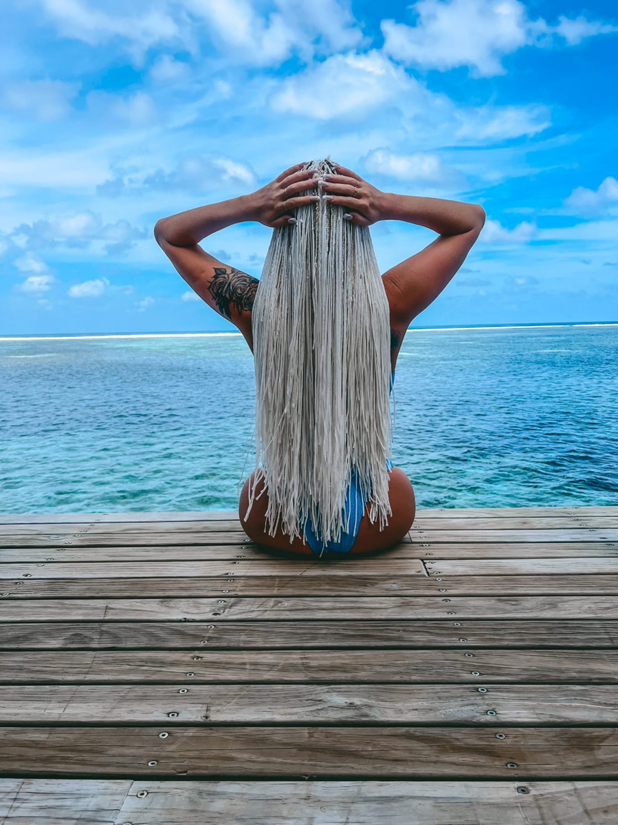 Они отдыхают на всю катушку и по всему миру: на пляжах с горячим песком, у бассейна пятизвездочного отеля «все включено», плескаясь в волнах океана. Смотрим, вдохновляемся и совсем немного завидуем.