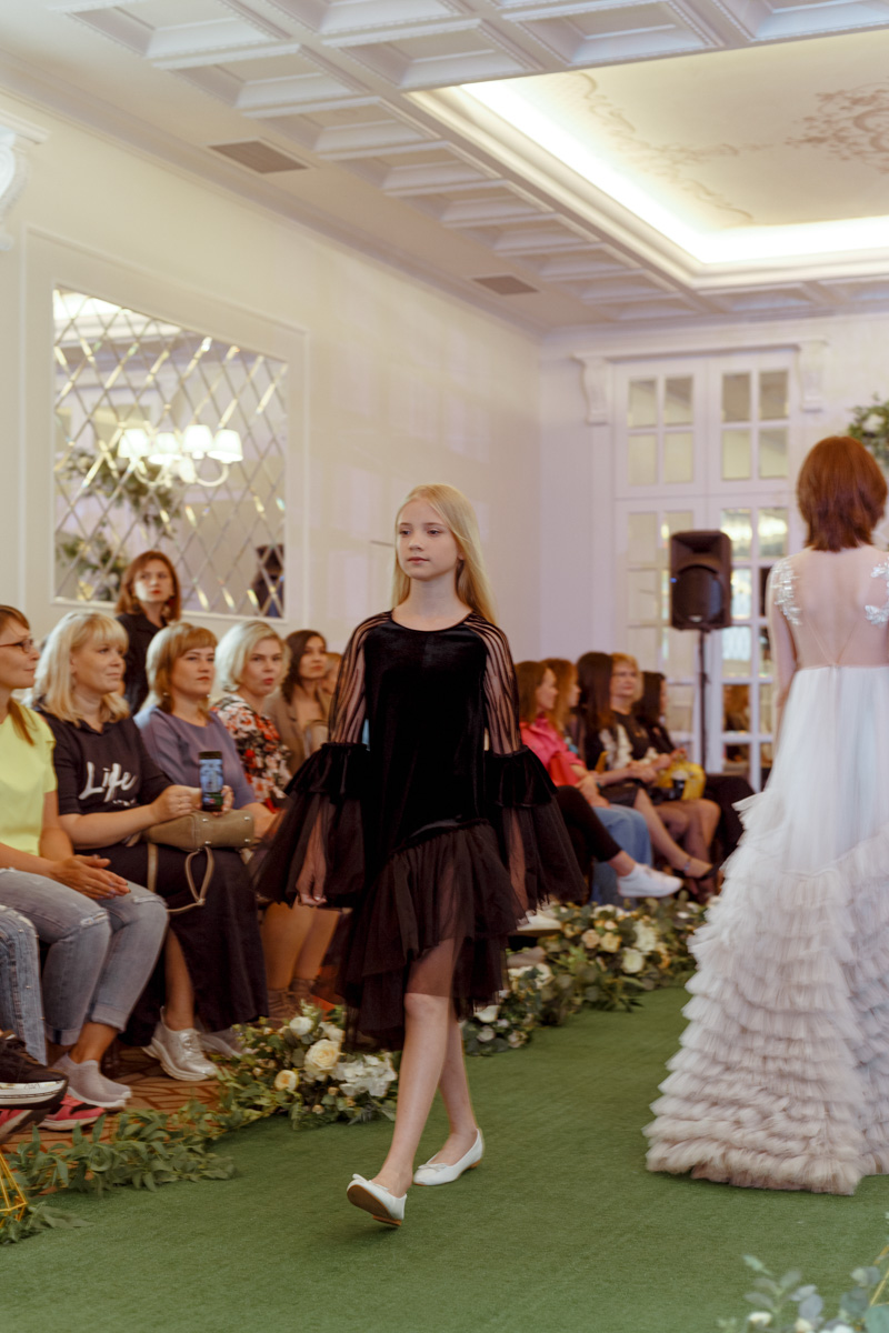 В областном центре состоялось важнейшее событие в мире моды – Vladimir Fashion Day. В этом году его отличительной особенностью стал приезд в город именитых дизайнеров. Например, дома моды Вячеслава Зайцева. У организатора мероприятия мы узнали, как все прошло.