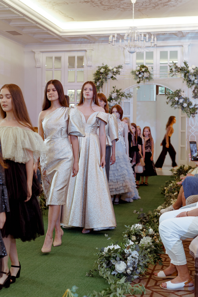 В областном центре состоялось важнейшее событие в мире моды – Vladimir Fashion Day. В этом году его отличительной особенностью стал приезд в город именитых дизайнеров. Например, дома моды Вячеслава Зайцева. У организатора мероприятия мы узнали, как все прошло.