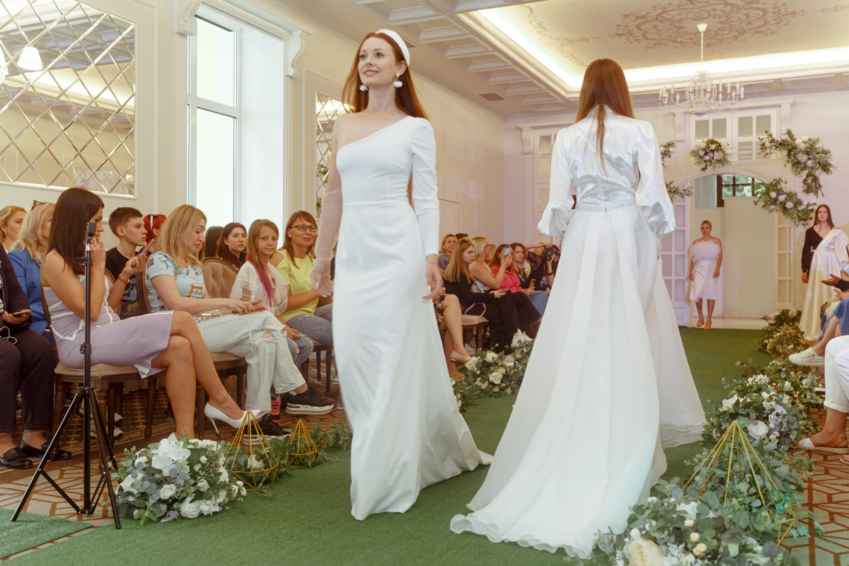 В областном центре состоялось важнейшее событие в мире моды – Vladimir Fashion Day. В этом году его отличительной особенностью стал приезд в город именитых дизайнеров. Например, дома моды Вячеслава Зайцева. У организатора мероприятия мы узнали, как все прошло.