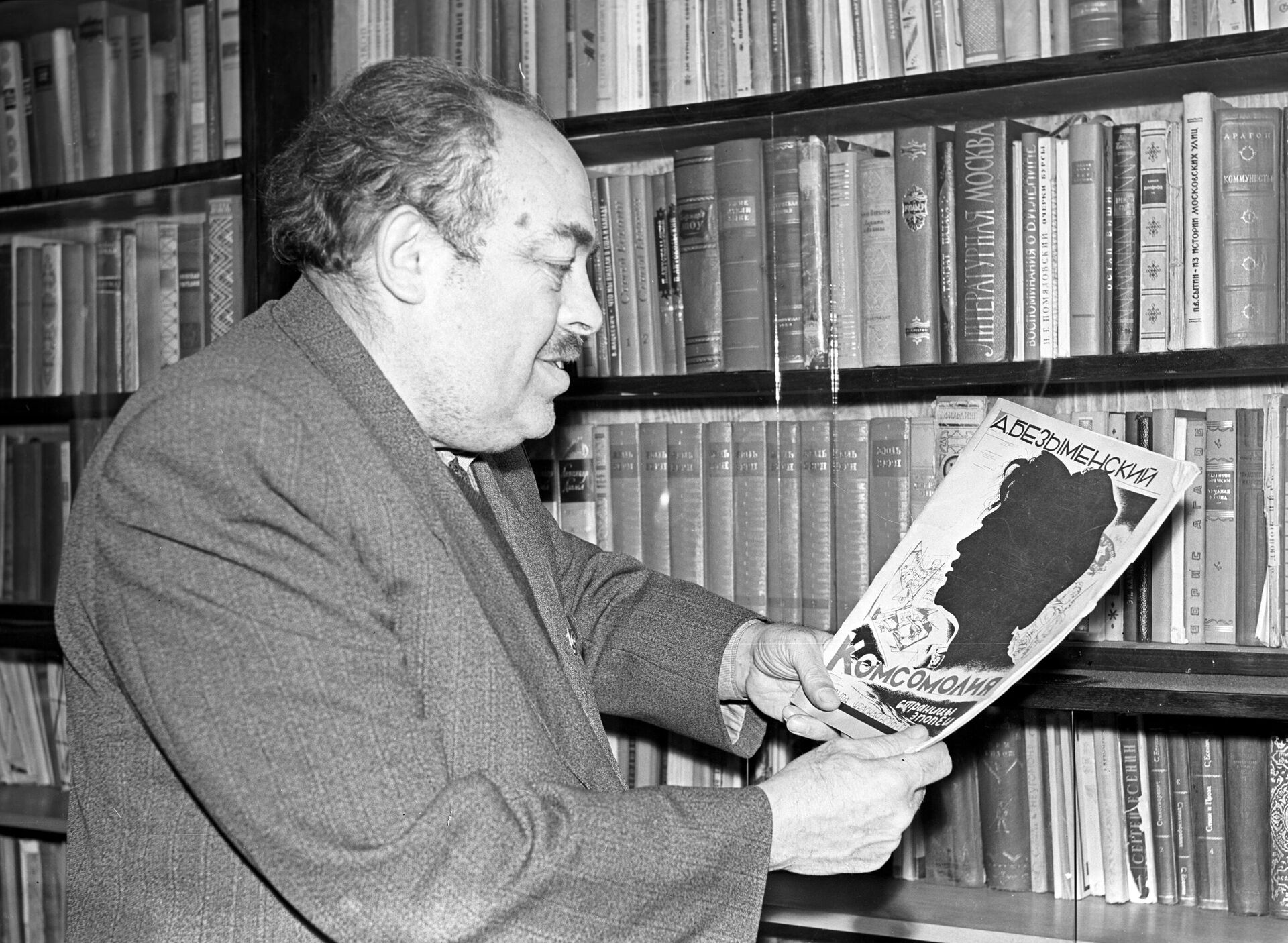 Популярная песня «Все хорошо, прекрасная маркиза!» появилась в Советском Союзе в 1935 году. Яркая, мгновенно запоминающаяся мелодия, зажигательный ритм, легкий текст — всё это вызывает улыбку и нравится. А рефрен песни «Всё хорошо, прекрасная маркиза!» стал поговоркой, хотя маркиз в России никогда не было. Откуда же появилась в довольно чопорной стране под названием Советский Союз эта ироничная песня?