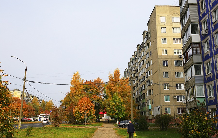 Популярная песня «Все хорошо, прекрасная маркиза!» появилась в Советском Союзе в 1935 году. Яркая, мгновенно запоминающаяся мелодия, зажигательный ритм, легкий текст — всё это вызывает улыбку и нравится. А рефрен песни «Всё хорошо, прекрасная маркиза!» стал поговоркой, хотя маркиз в России никогда не было. Откуда же появилась в довольно чопорной стране под названием Советский Союз эта ироничная песня?