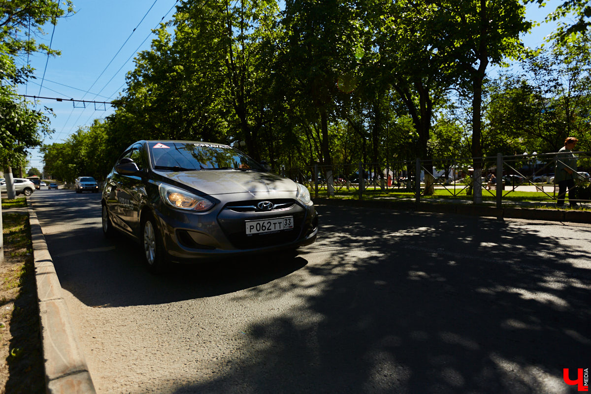 Каждый благоразумный водитель знает: правила дорожного движения нарушать нельзя. Однако зачастую это все-таки происходит. В нашем городе есть места, где нарушают сразу все и постоянно. Отправляемся с инструктором по вождению на осмотр местных дорог, чтобы выяснить, в чем же дело