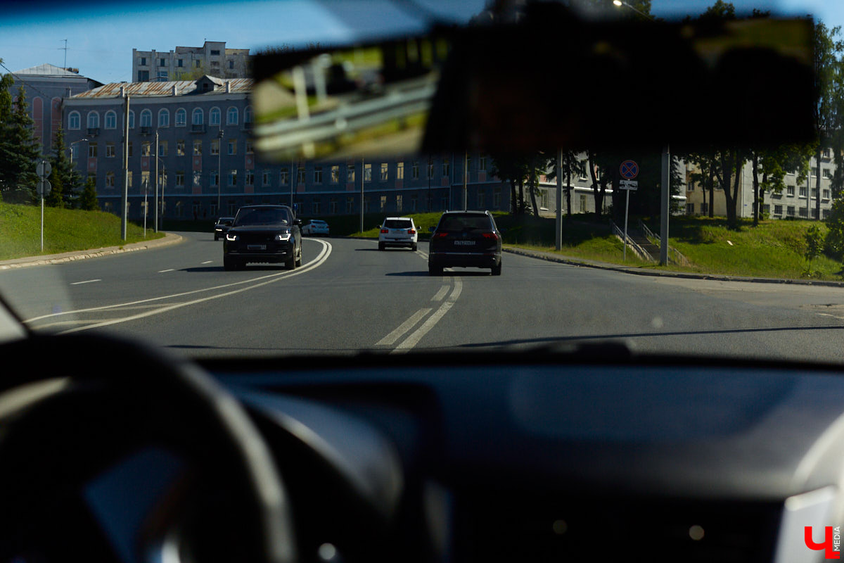 Каждый благоразумный водитель знает: правила дорожного движения нарушать нельзя. Однако зачастую это все-таки происходит. В нашем городе есть места, где нарушают сразу все и постоянно. Отправляемся с инструктором по вождению на осмотр местных дорог, чтобы выяснить, в чем же дело
