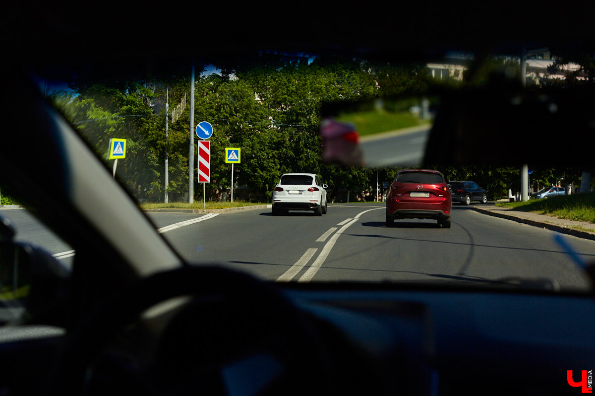 Каждый благоразумный водитель знает: правила дорожного движения нарушать нельзя. Однако зачастую это все-таки происходит. В нашем городе есть места, где нарушают сразу все и постоянно. Отправляемся с инструктором по вождению на осмотр местных дорог, чтобы выяснить, в чем же дело