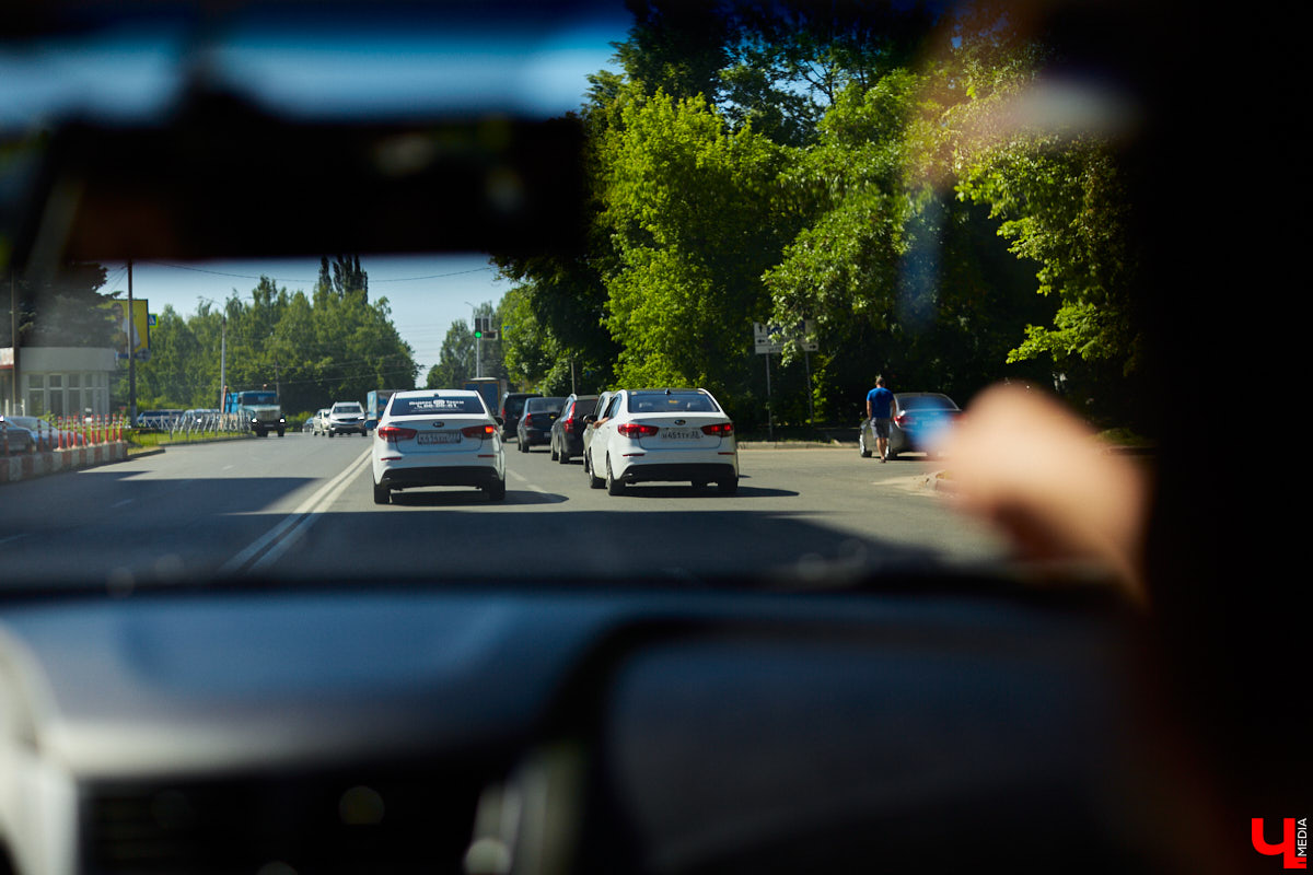 Каждый благоразумный водитель знает: правила дорожного движения нарушать нельзя. Однако зачастую это все-таки происходит. В нашем городе есть места, где нарушают сразу все и постоянно. Отправляемся с инструктором по вождению на осмотр местных дорог, чтобы выяснить, в чем же дело